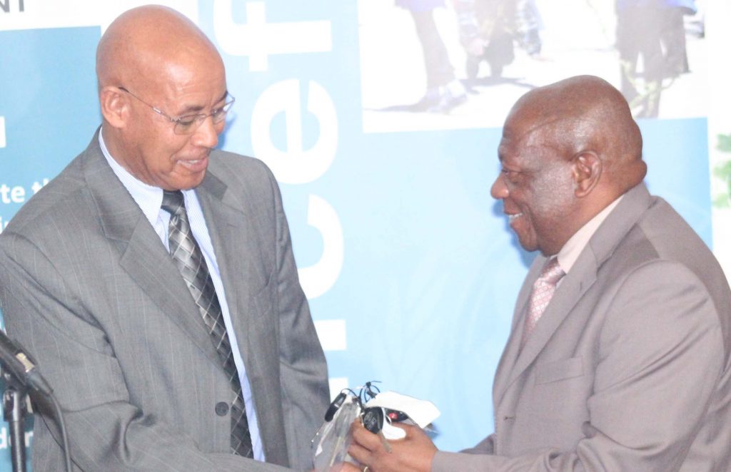 UNICEF Representative Dr.Teyesfaye Shiferaw , left, shake hand with Min of Social & Dev