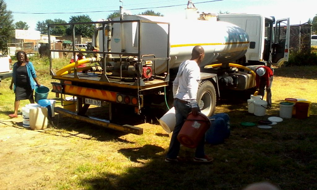 Hlotse residents ambushes a WASCO tanker supplying clean water to Motebang Hospital